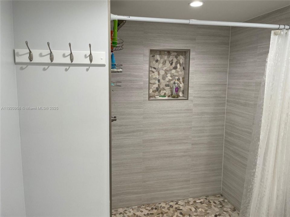 For Sale: $599,000 (2 beds, 2 baths, 1140 Square Feet)