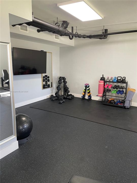 For Sale: $599,000 (2 beds, 2 baths, 1140 Square Feet)