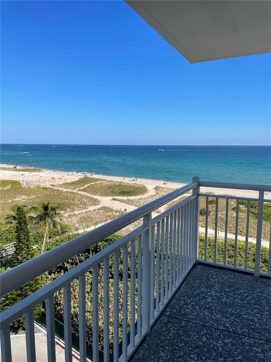 For Sale: $599,000 (2 beds, 2 baths, 1140 Square Feet)