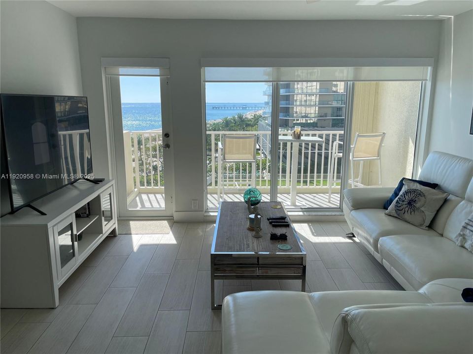 For Sale: $599,000 (2 beds, 2 baths, 1140 Square Feet)