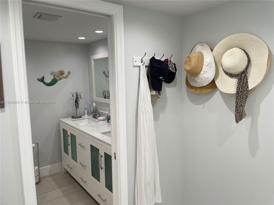 For Sale: $599,000 (2 beds, 2 baths, 1140 Square Feet)