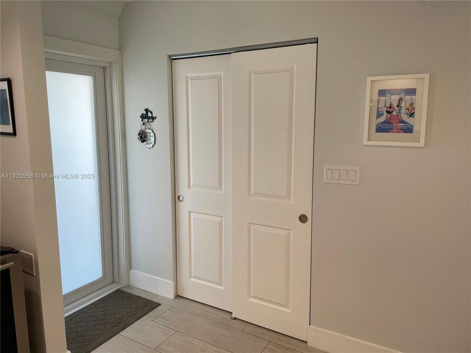 For Sale: $599,000 (2 beds, 2 baths, 1140 Square Feet)