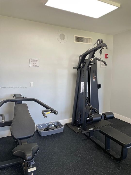 For Sale: $599,000 (2 beds, 2 baths, 1140 Square Feet)