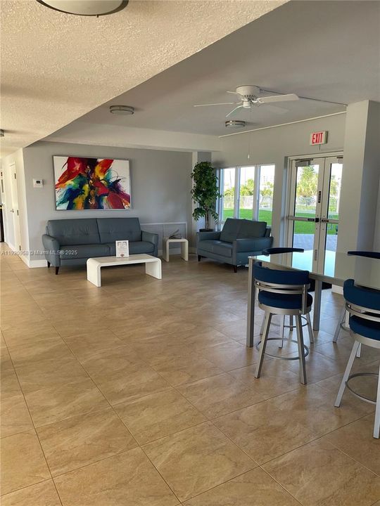 For Sale: $599,000 (2 beds, 2 baths, 1140 Square Feet)