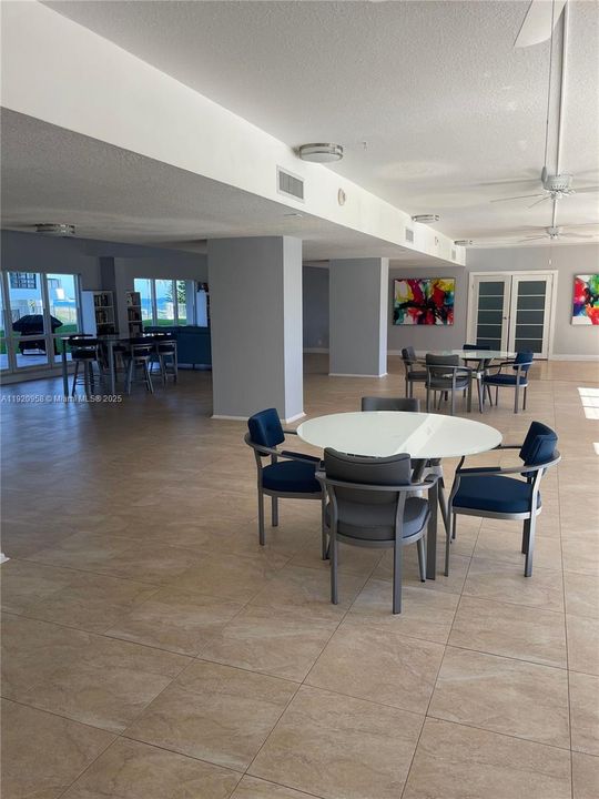 For Sale: $599,000 (2 beds, 2 baths, 1140 Square Feet)