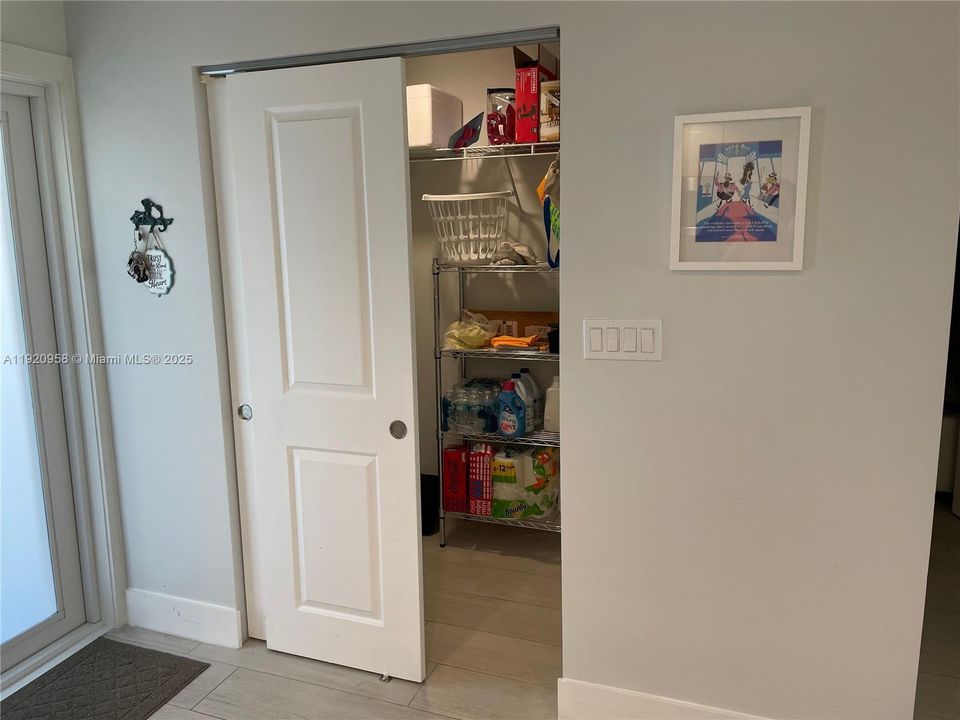 For Sale: $599,000 (2 beds, 2 baths, 1140 Square Feet)