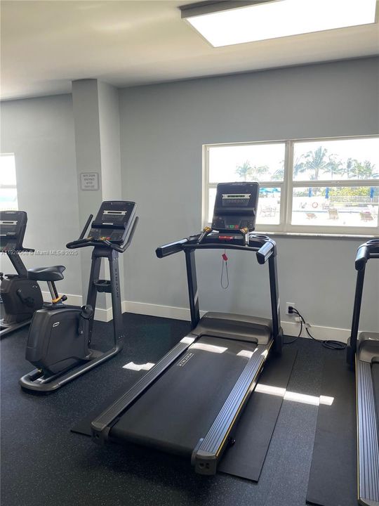 For Sale: $599,000 (2 beds, 2 baths, 1140 Square Feet)