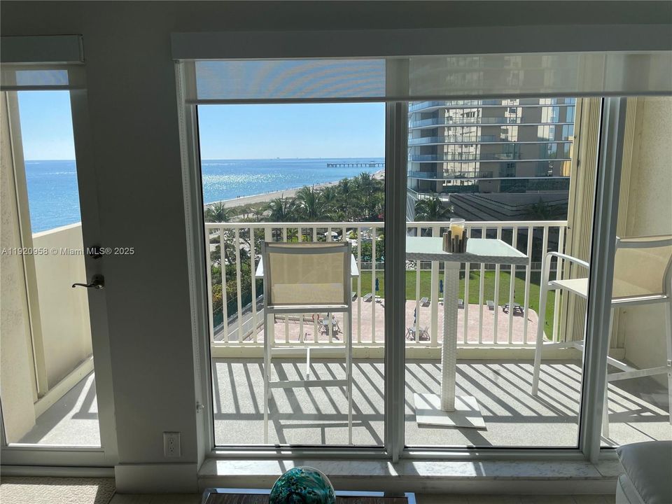 For Sale: $599,000 (2 beds, 2 baths, 1140 Square Feet)