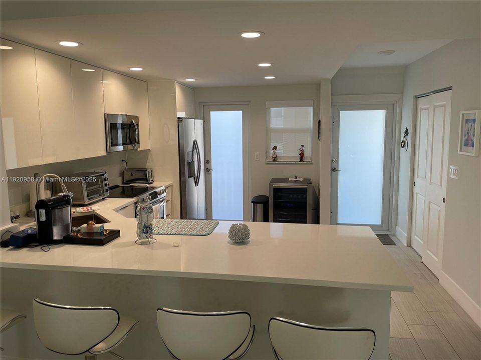 For Sale: $599,000 (2 beds, 2 baths, 1140 Square Feet)