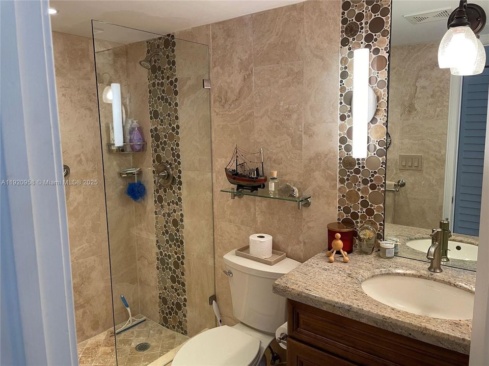 For Sale: $599,000 (2 beds, 2 baths, 1140 Square Feet)