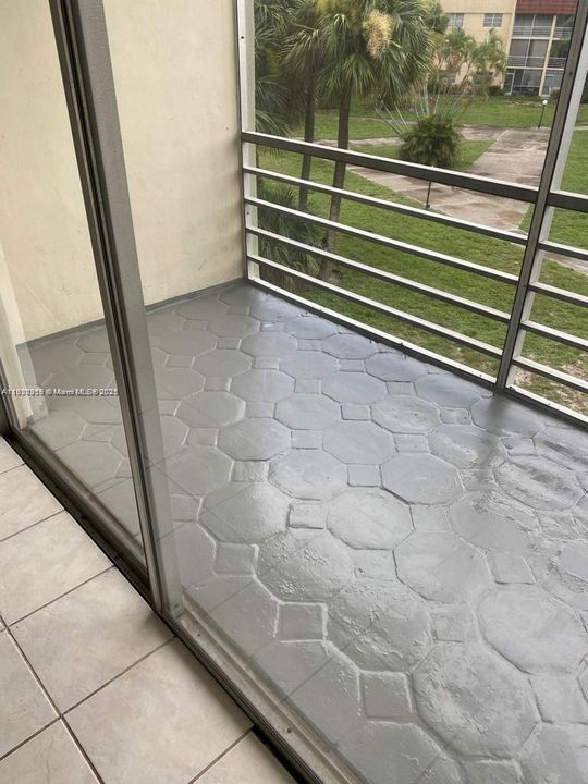 For Sale: $139,900 (2 beds, 2 baths, 890 Square Feet)