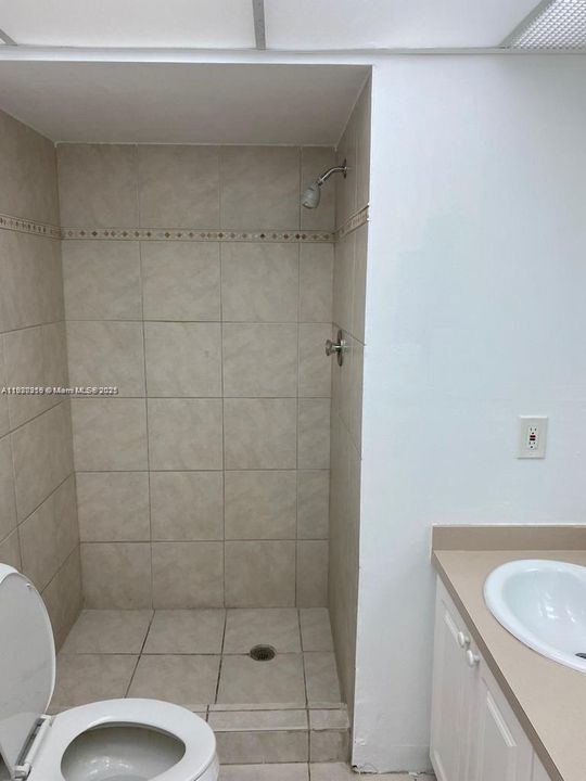 For Sale: $139,900 (2 beds, 2 baths, 890 Square Feet)