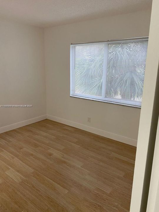 For Sale: $139,900 (2 beds, 2 baths, 890 Square Feet)