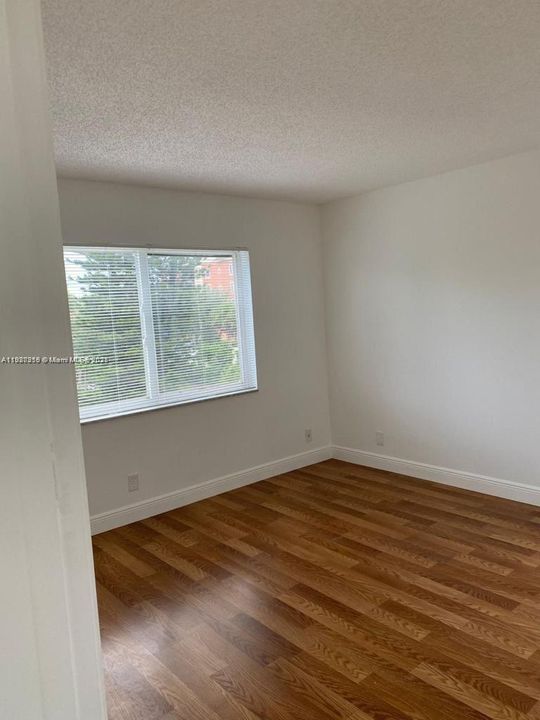 For Sale: $139,900 (2 beds, 2 baths, 890 Square Feet)