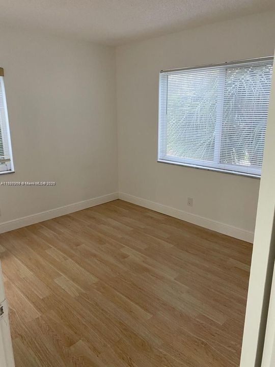 For Sale: $139,900 (2 beds, 2 baths, 890 Square Feet)