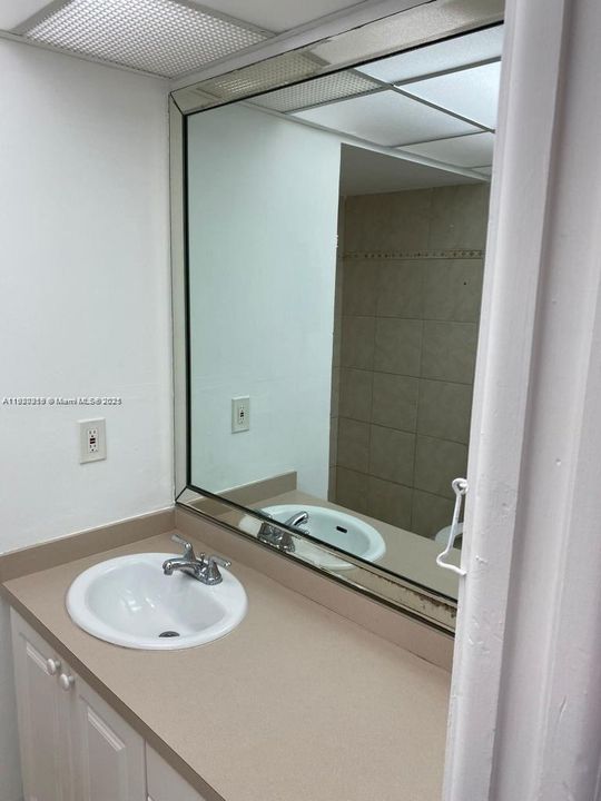 For Sale: $139,900 (2 beds, 2 baths, 890 Square Feet)