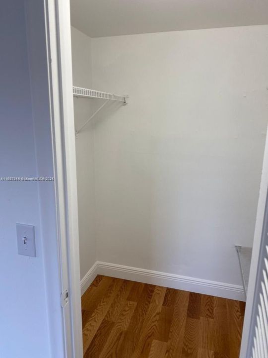 For Sale: $139,900 (2 beds, 2 baths, 890 Square Feet)