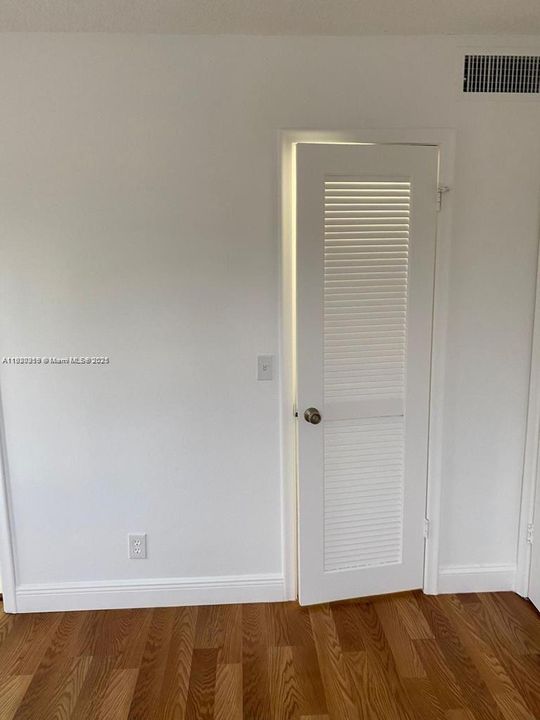 For Sale: $139,900 (2 beds, 2 baths, 890 Square Feet)