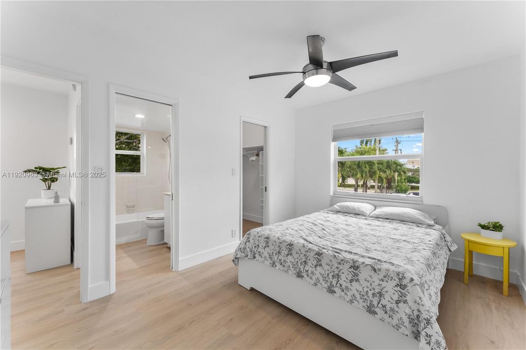 For Sale: $299,000 (1 beds, 1 baths, 560 Square Feet)