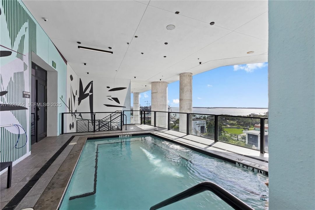 For Sale: $910,000 (1 beds, 1 baths, 560 Square Feet)