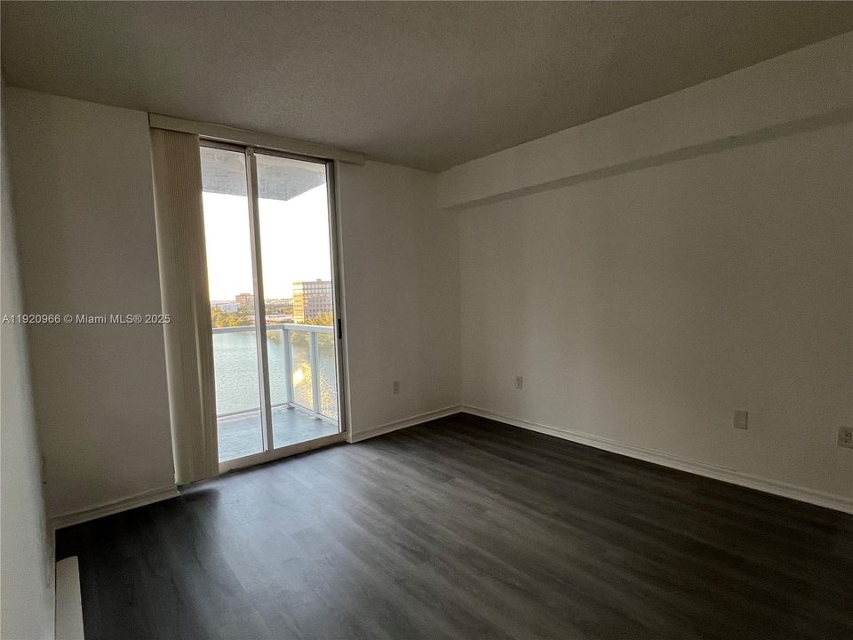 Под контрактом: $2,000 (1 спален, 1 ванн, 685 Квадратных фут)