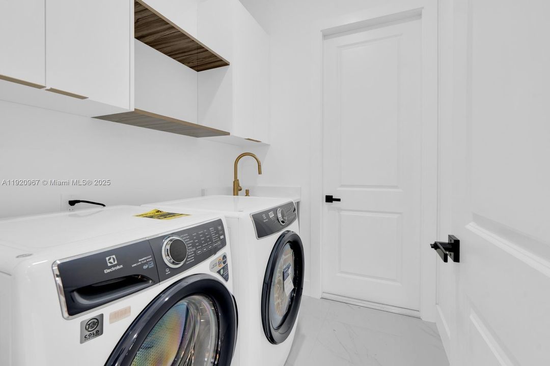 待售: $390,000 (3 贝兹, 2 浴室, 5013 平方英尺)