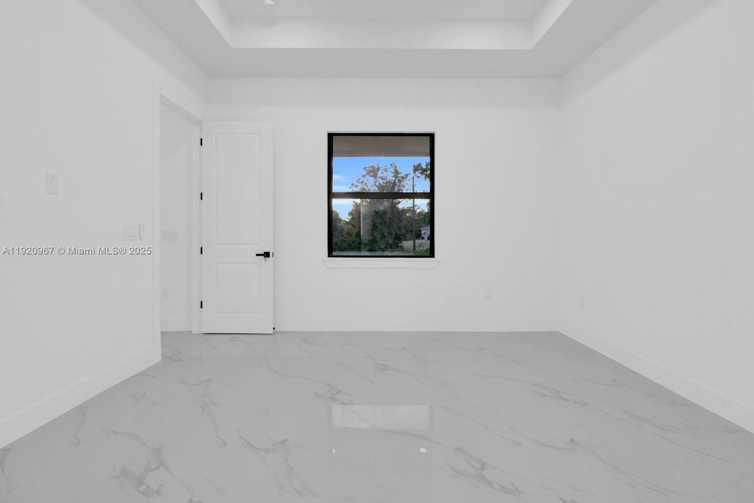 待售: $390,000 (3 贝兹, 2 浴室, 5013 平方英尺)