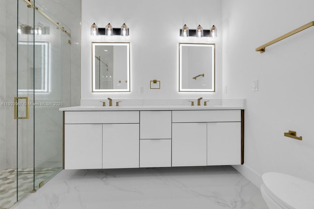 待售: $390,000 (3 贝兹, 2 浴室, 5013 平方英尺)