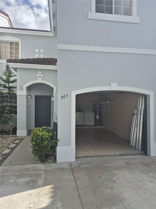 Active With Contract: $2,800 (3 beds, 2 baths, 1368 Square Feet)