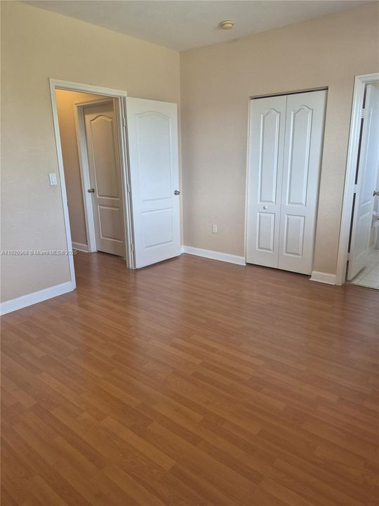 Active With Contract: $2,800 (3 beds, 2 baths, 1368 Square Feet)