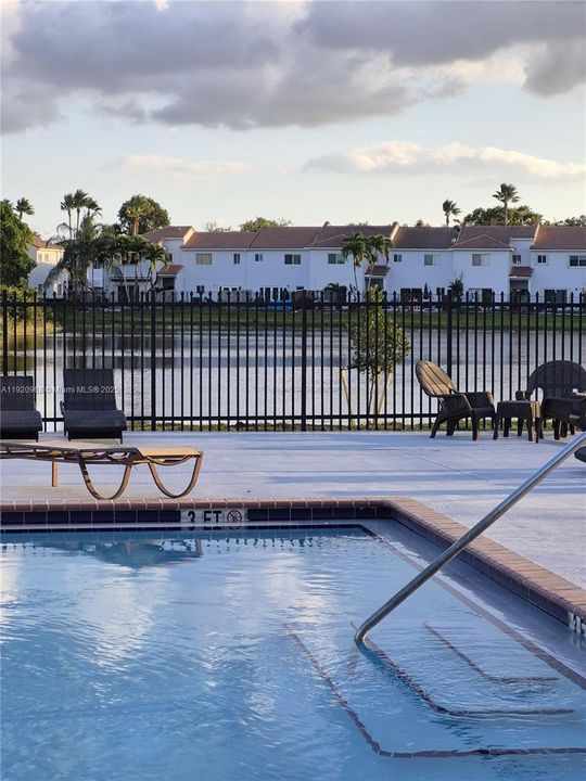 Active With Contract: $2,800 (3 beds, 2 baths, 1368 Square Feet)