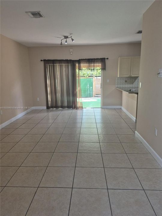 Active With Contract: $2,800 (3 beds, 2 baths, 1368 Square Feet)
