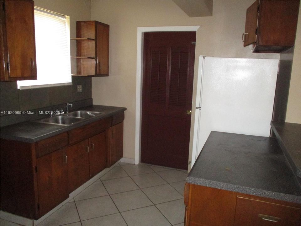 待售: $575,000 (3 贝兹, 2 浴室, 1741 平方英尺)