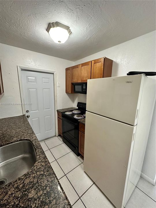 For Rent: $1,450 (1 beds, 1 baths, 650 Square Feet)