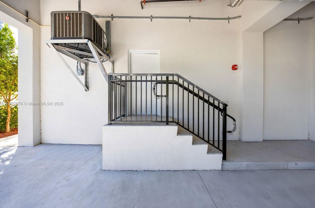 出租: $2,200 (1 贝兹, 1 浴室, 0 平方英尺)