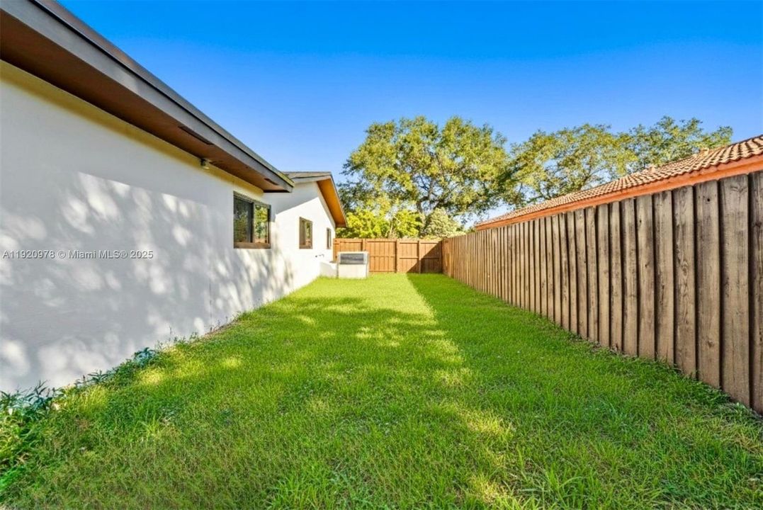 For Sale: $862,000 (4 beds, 2 baths, 1963 Square Feet)