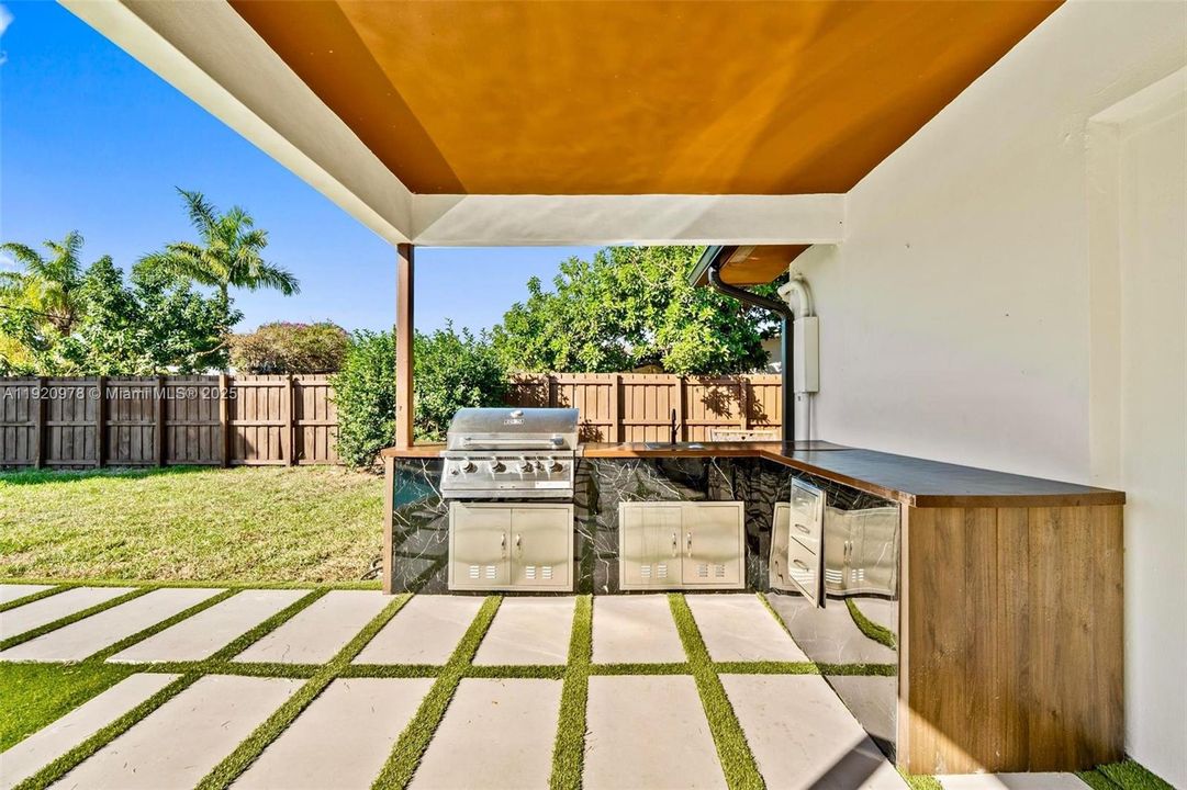 For Sale: $862,000 (4 beds, 2 baths, 1963 Square Feet)