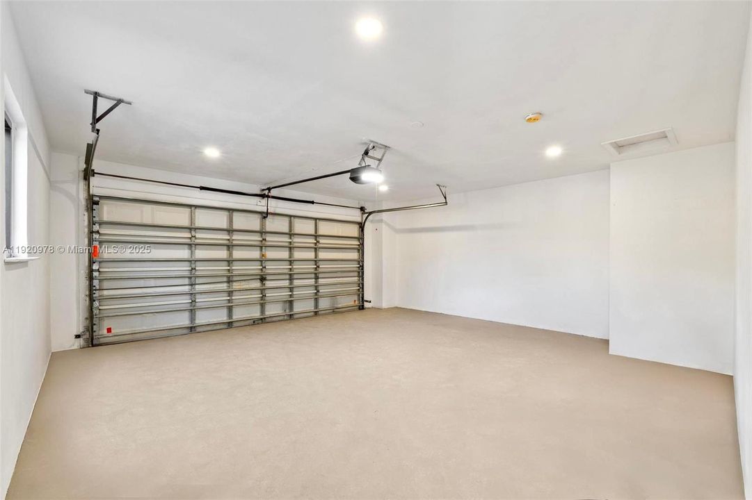 For Sale: $862,000 (4 beds, 2 baths, 1963 Square Feet)