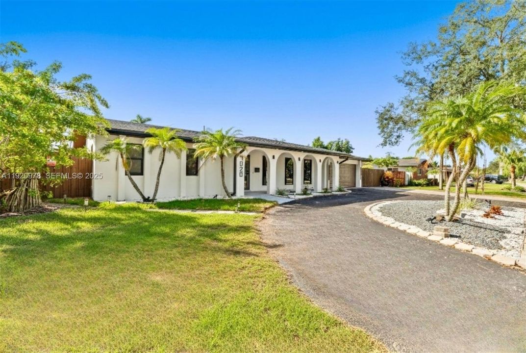 For Sale: $862,000 (4 beds, 2 baths, 1963 Square Feet)