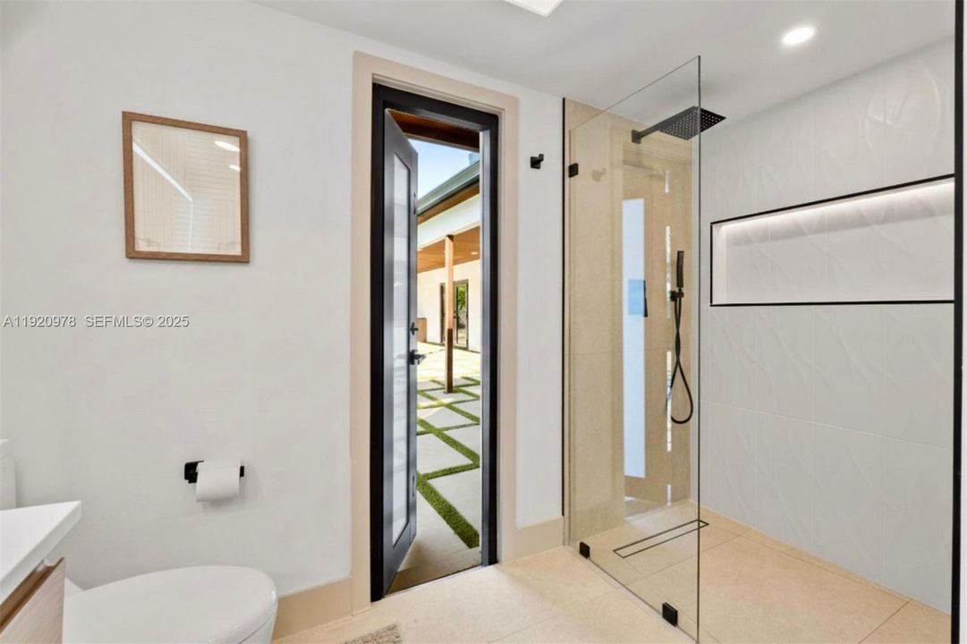 For Sale: $862,000 (4 beds, 2 baths, 1963 Square Feet)