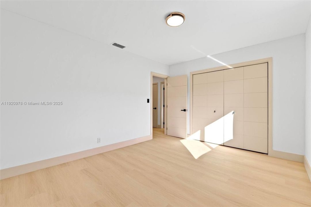 For Sale: $862,000 (4 beds, 2 baths, 1963 Square Feet)