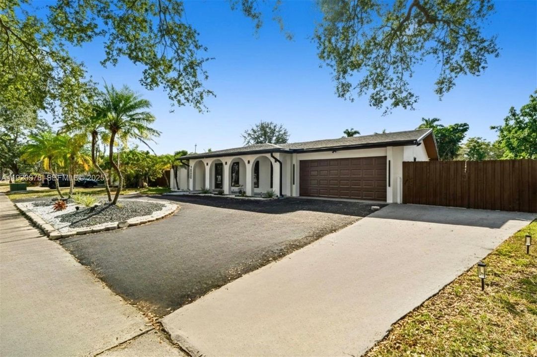 For Sale: $862,000 (4 beds, 2 baths, 1963 Square Feet)