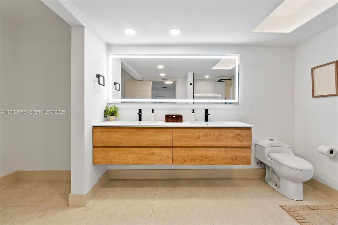 For Sale: $862,000 (4 beds, 2 baths, 1963 Square Feet)