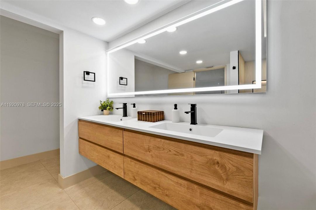 For Sale: $862,000 (4 beds, 2 baths, 1963 Square Feet)