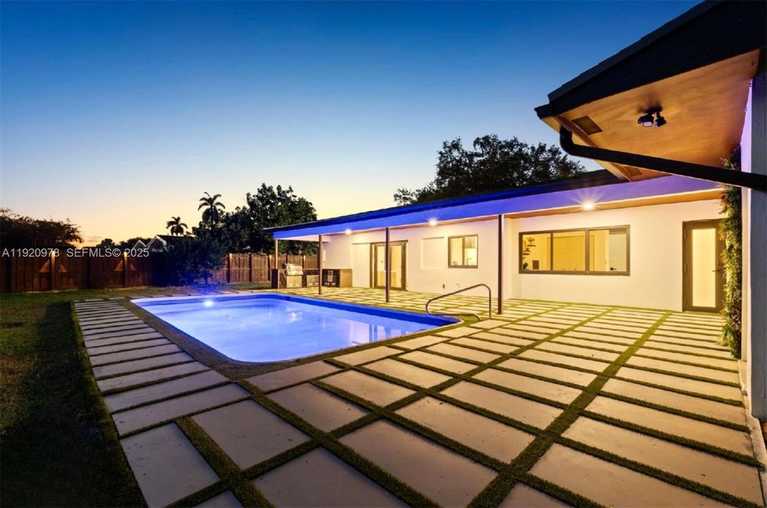 For Sale: $862,000 (4 beds, 2 baths, 1963 Square Feet)