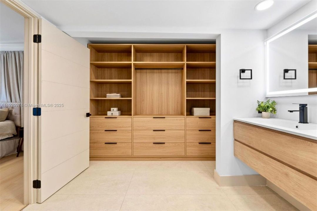 For Sale: $862,000 (4 beds, 2 baths, 1963 Square Feet)