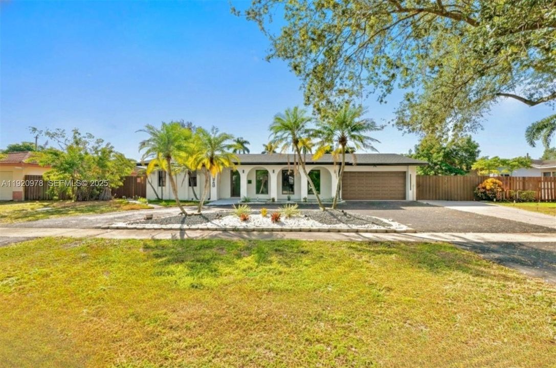 For Sale: $862,000 (4 beds, 2 baths, 1963 Square Feet)