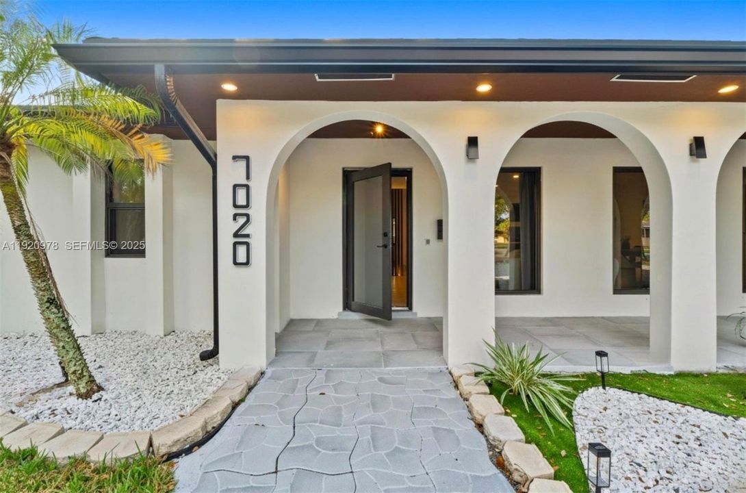 For Sale: $862,000 (4 beds, 2 baths, 1963 Square Feet)