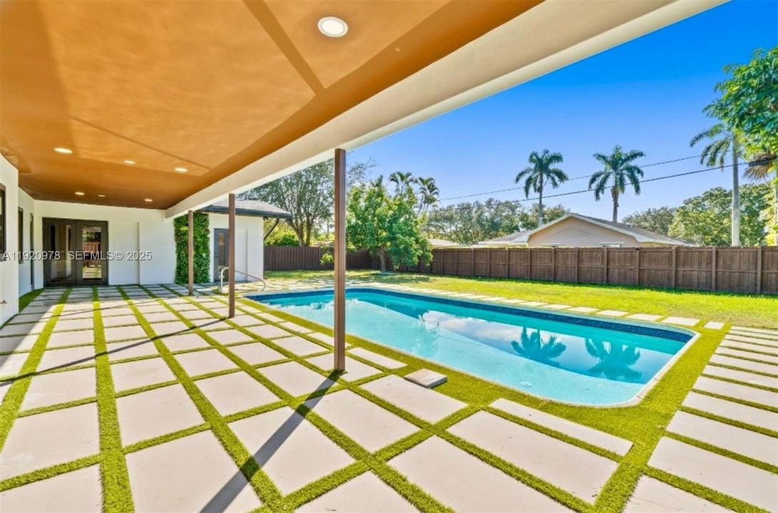 For Sale: $862,000 (4 beds, 2 baths, 1963 Square Feet)