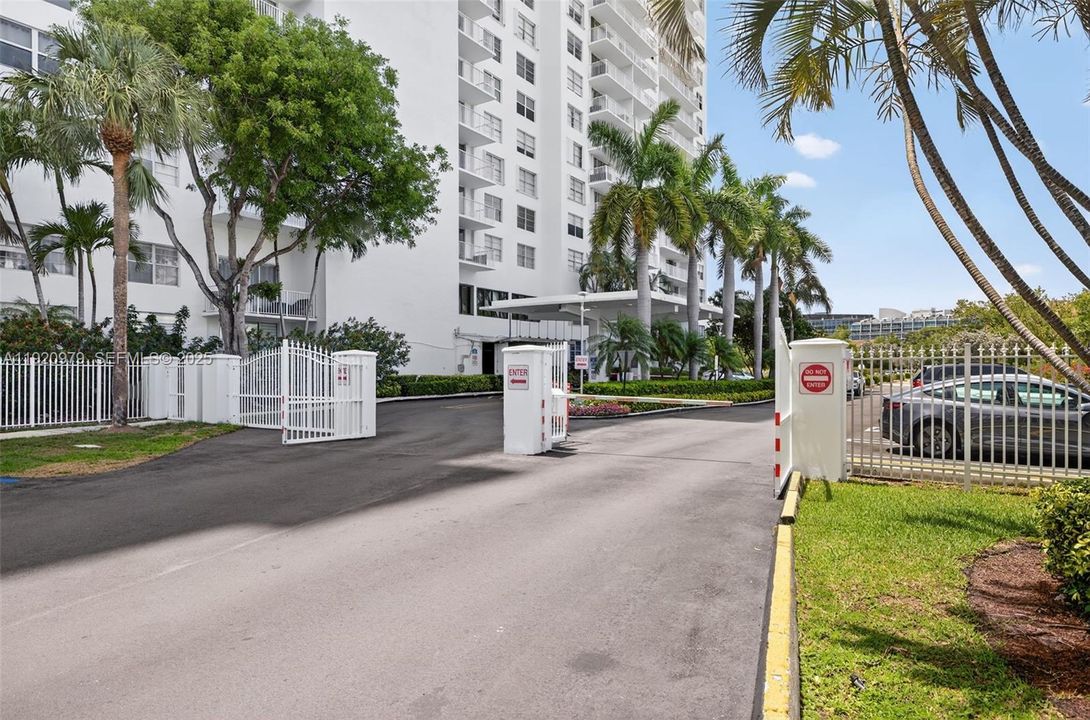 For Sale: $347,000 (3 beds, 2 baths, 1693 Square Feet)